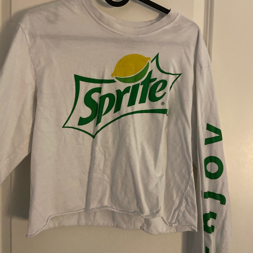 Graphics long sleeve crop top